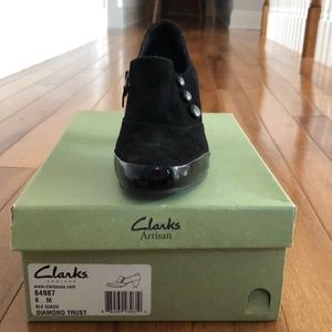 Clark’s artisan size 8 black suede booties.